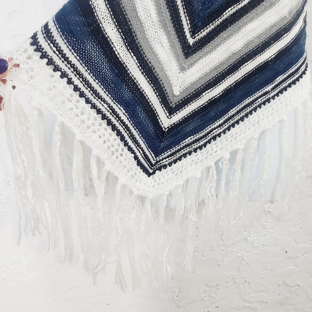5x$25 Questions knit Crochet sleeveless  Asymetrical fringe tank top size small - Picture 6 of 9